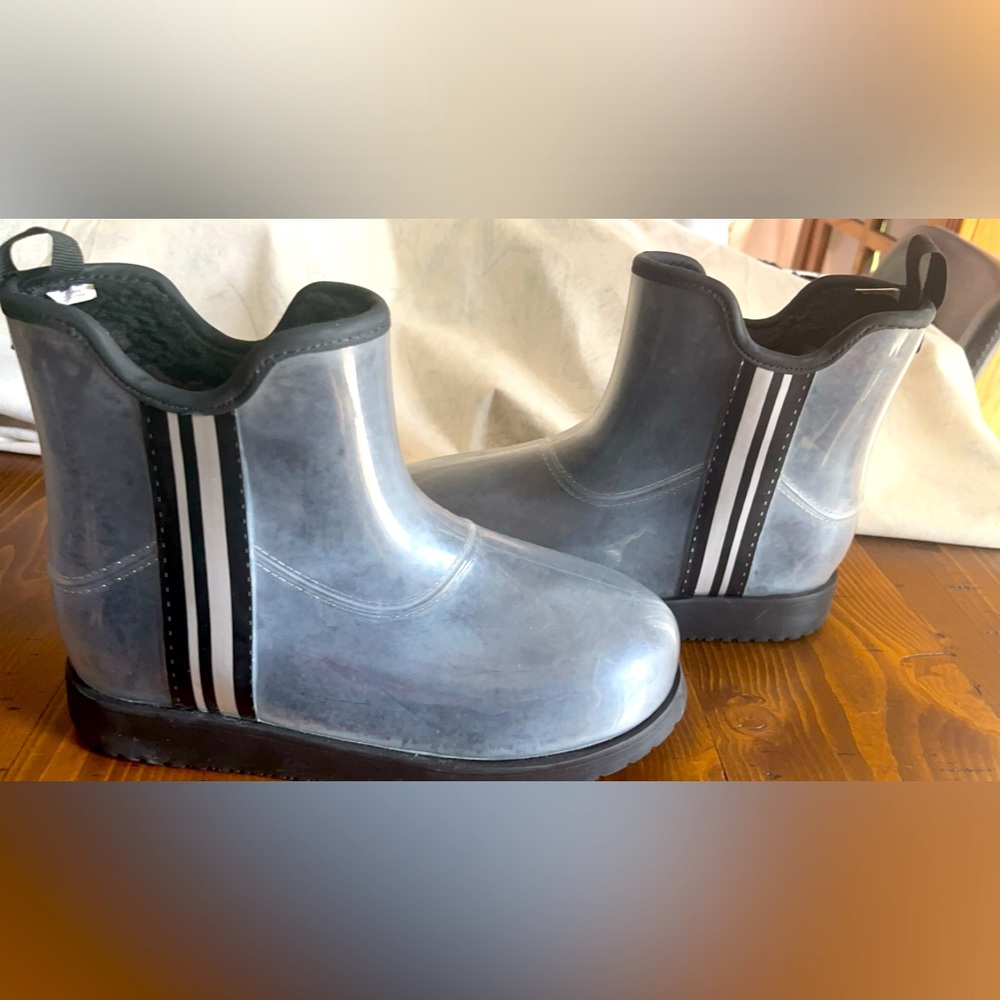 Black waterproof fur lined boots